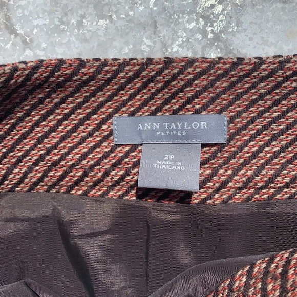 Ann Taylor skirt 2 petite - Picture 2 of 4